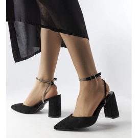Schwarze Pumps von Stella 1