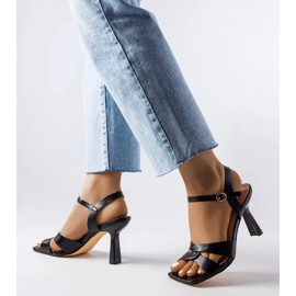 Schwarze Karolina-Sandalen mit hohem Absatz und Gürtel 1