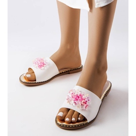 Inna Weiße Hausschuhe mit Lowa-Kristallen 1