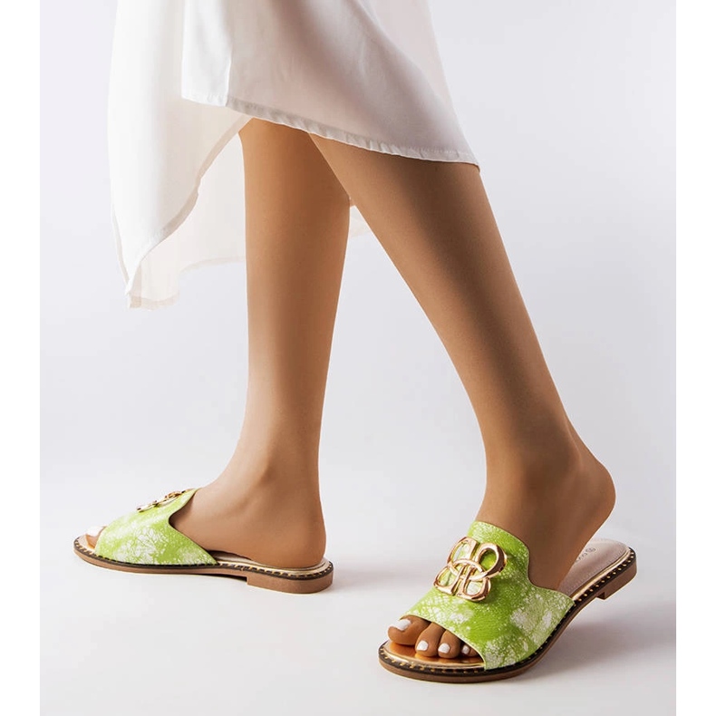 Lea grüne Pantoletten mit Schnalle 2