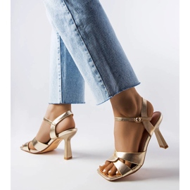 Karolina goldene High-Heel-Sandalen mit Gürtel 1