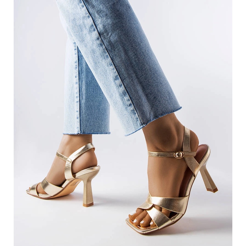 Karolina goldene High-Heel-Sandalen mit Gürtel 1