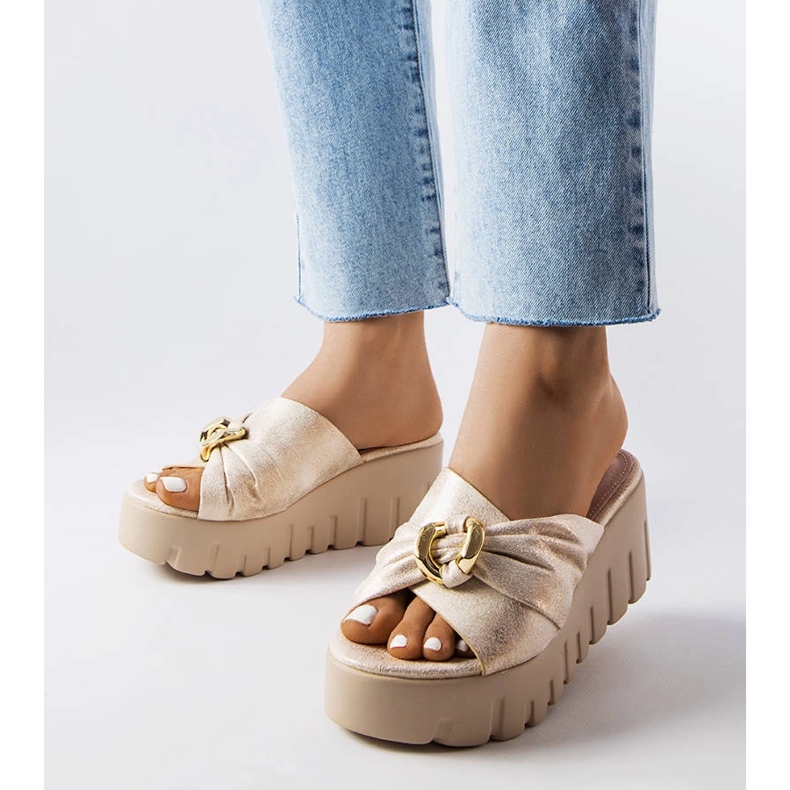 Laura Gold Damen-Keilpantoffeln golden 1