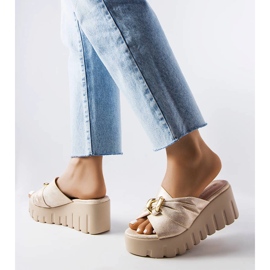 Laura Gold Damen-Keilpantoffeln golden 2