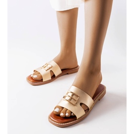Sabrine goldene Flip-Flops 1