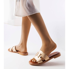 Sabrine goldene Flip-Flops 2