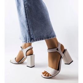 Graue Pfostensandalen von Karino 1