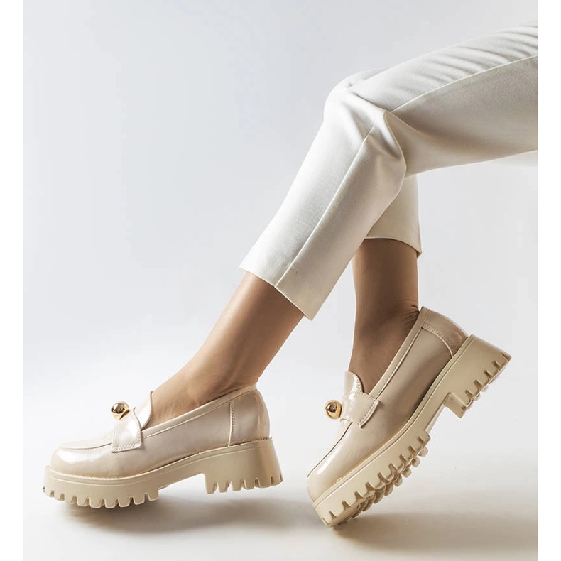 Inna Beige lackierte Schuhe von Stella 1