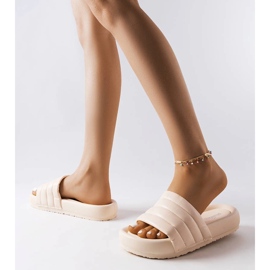 Inna Beigefarbene Hausschuhe mit Steppmuster von Dorene 2