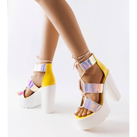 Inna Gelbe klobige Sandalen von Katja 1