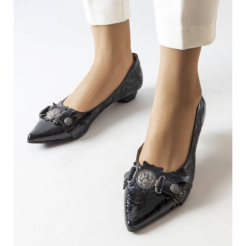 Schwarze Pumps mit niedrigem Absatz von Siciliano 1