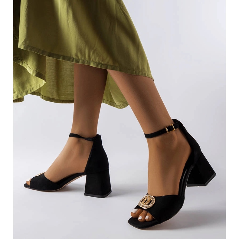 Schwarze Wildleder-Sandalen mit Absatz von Karino 1