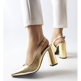 Goldene Pumps mit offenem Absatz von Wechsler 1
