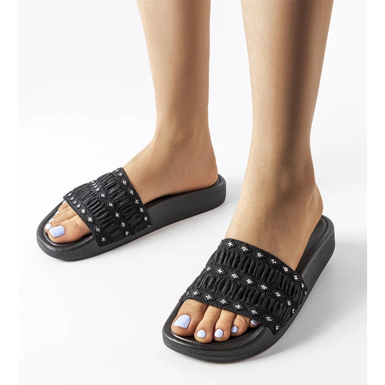 Schwarze, mit Rüschen verzierte Slider von Ernest 1