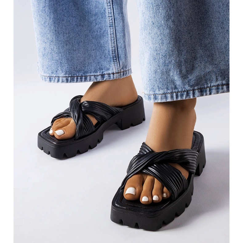 Schwarze Dubé-Slider mit Traktorsohle 1