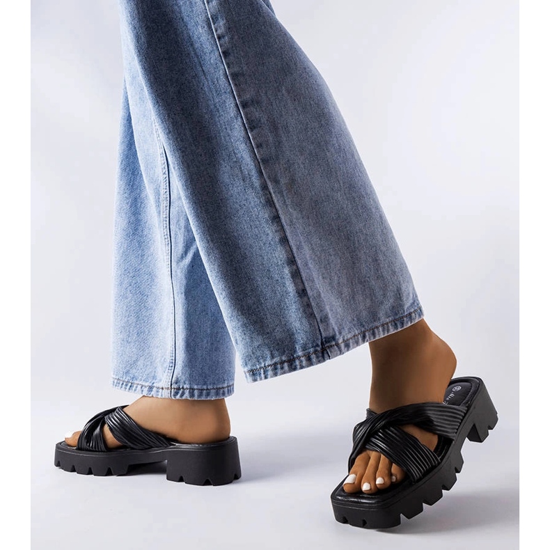 Schwarze Dubé-Slider mit Traktorsohle 2