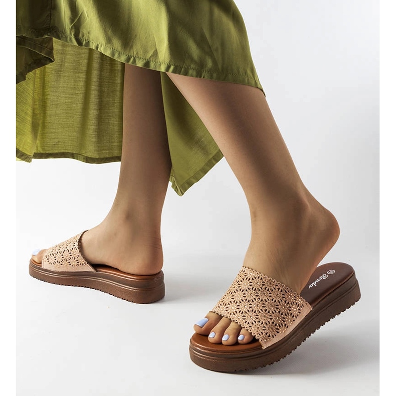 Rosa durchbrochene Schieber mit Zirkonen von Irvine 2