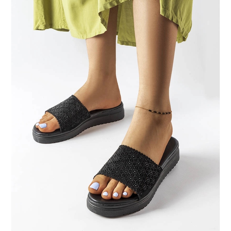 Schwarze durchbrochene Schieber mit Zirkonen von Irvine 1