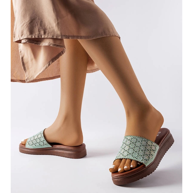 Grüne durchbrochene Schieber mit Zirkonen aus Irvine 2