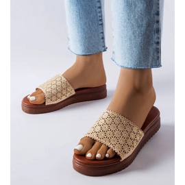 Beige durchbrochene Schieber mit Zirkonen von Irvine 1