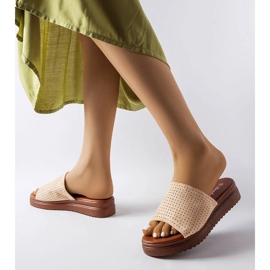 Beigefarbene Pantoletten mit durchbrochenem Obermaterial von Idabel 2