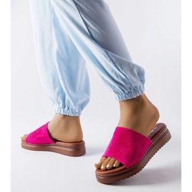 Dunkelrosa Pantoletten mit durchbrochenem Obermaterial von Idabel 2