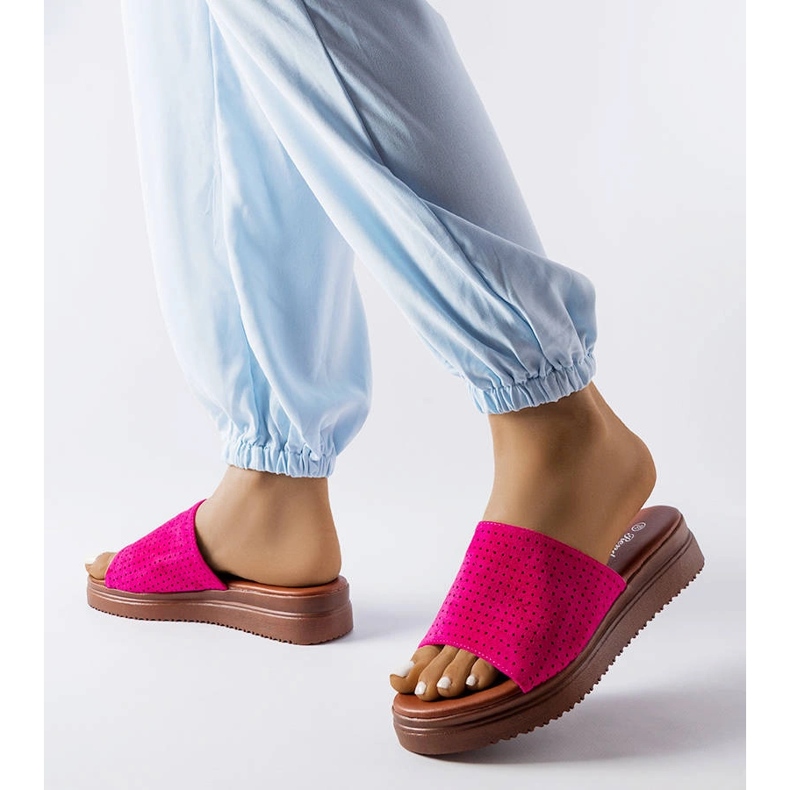 Dunkelrosa Pantoletten mit durchbrochenem Obermaterial von Idabel 2