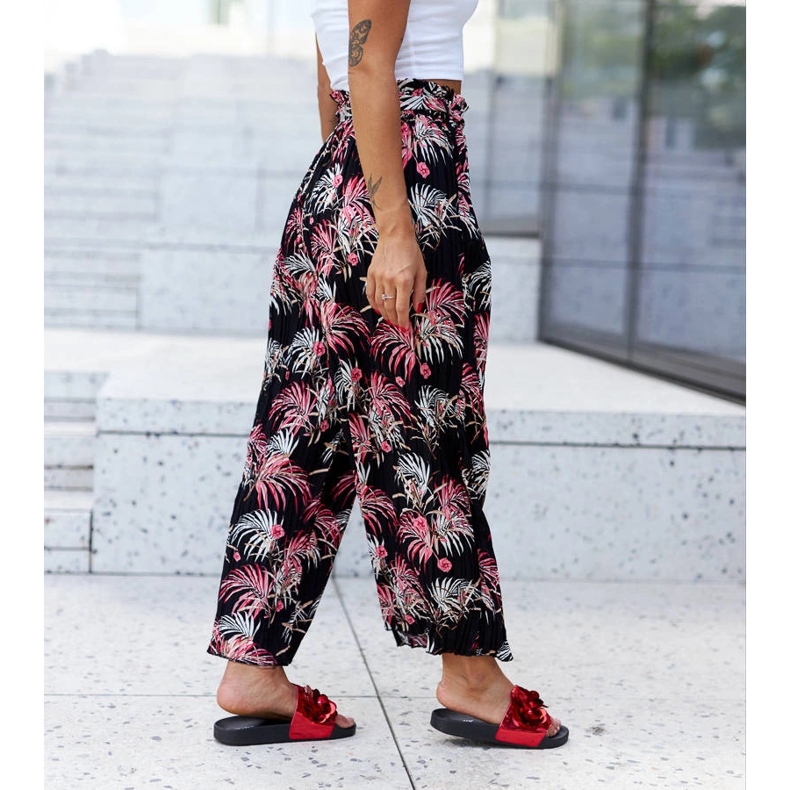 Rote Pantoletten mit dekorativem Obermaterial von Caggio 1