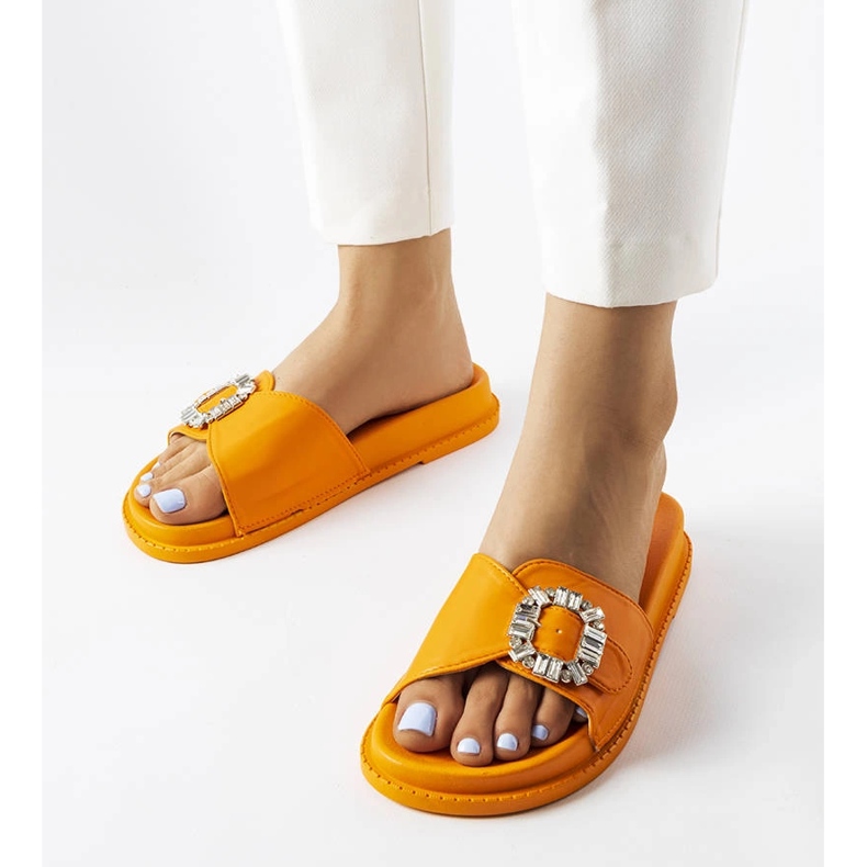 Orangefarbene Slider, verziert mit Griegsvei-Strasssteinen 1