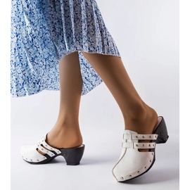 Weiße Clogs von Custer 2