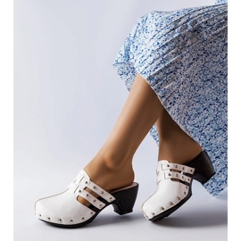 Weiße Clogs von Custer 1