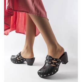Schwarze Clogs von Custer 1