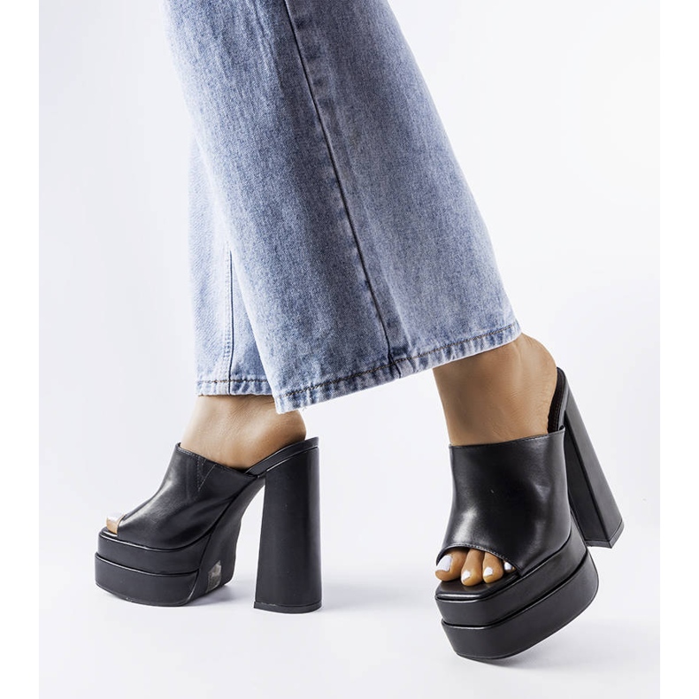 Schwarze High-Heel-Slides von Mertzon 1