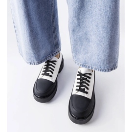 Weiße flache Schuhe von Merico 1