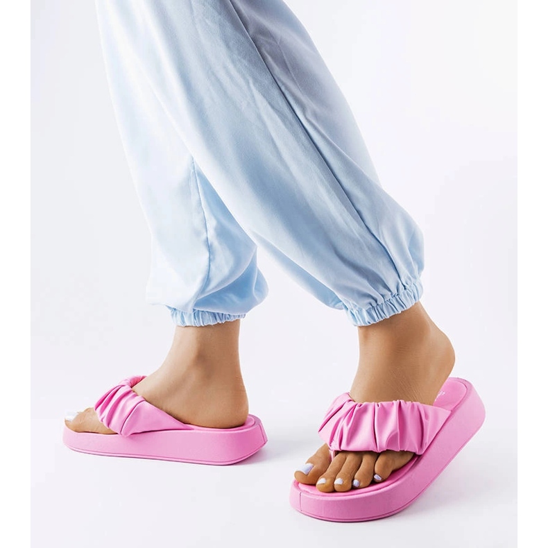 Rosafarbene Flip-Flops mit Rüschen 2