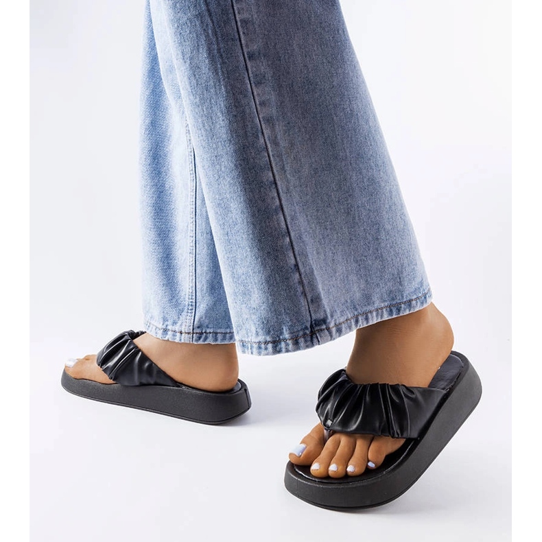 Schwarz floppt mit einem Gather 2