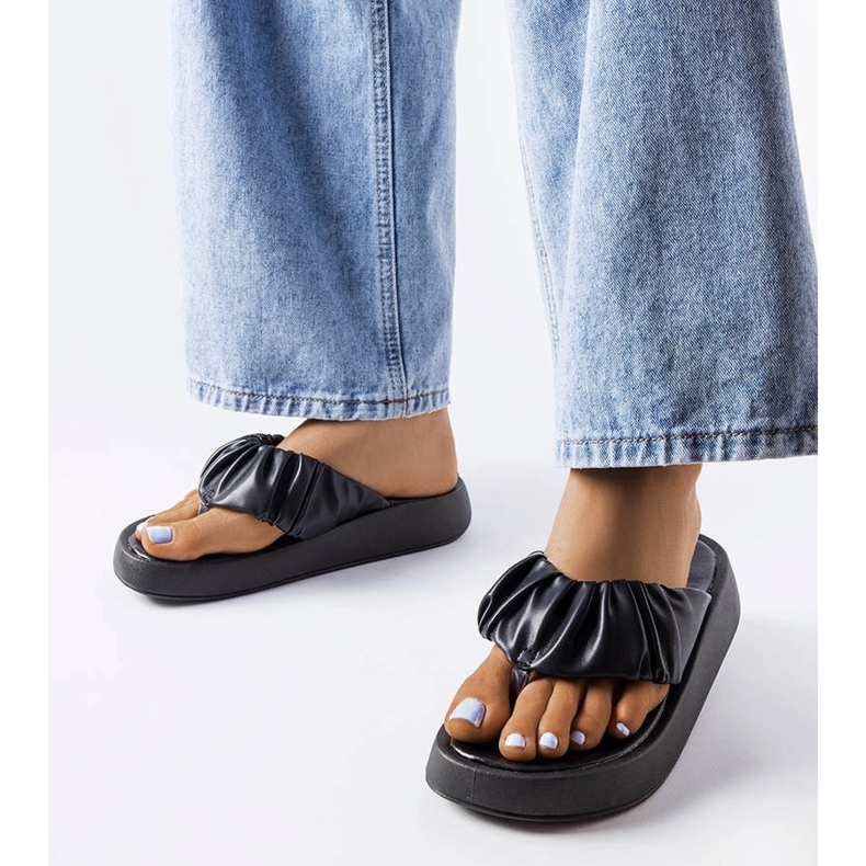 Schwarz floppt mit einem Gather 1