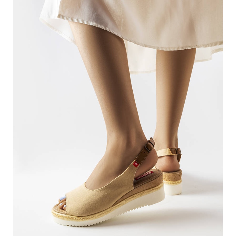 Beige Keilsandaletten von Big Star JJ276049 1