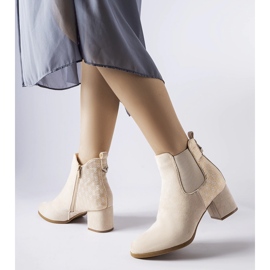 Beige Monte-Stiefeletten mit niedrigem Absatz 1