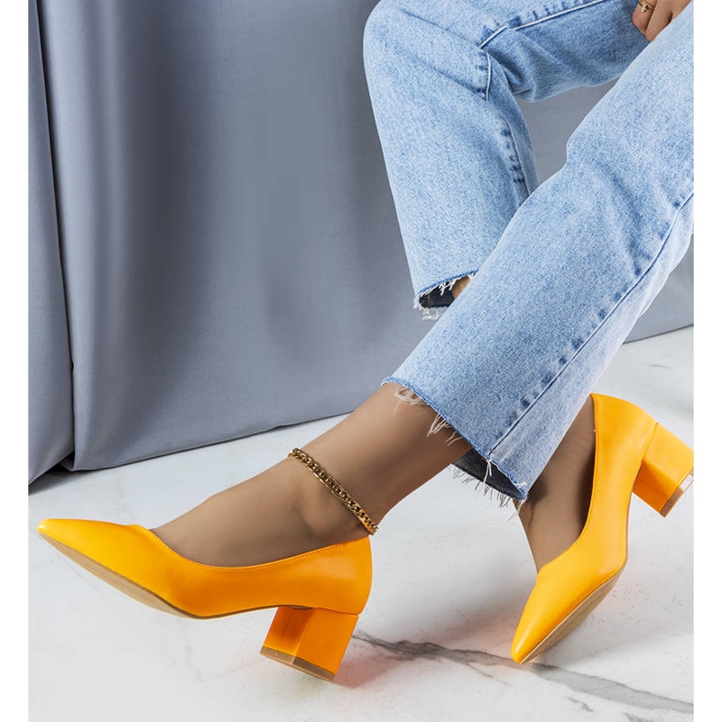 Orange Pumps mit Absatz von Gail 1