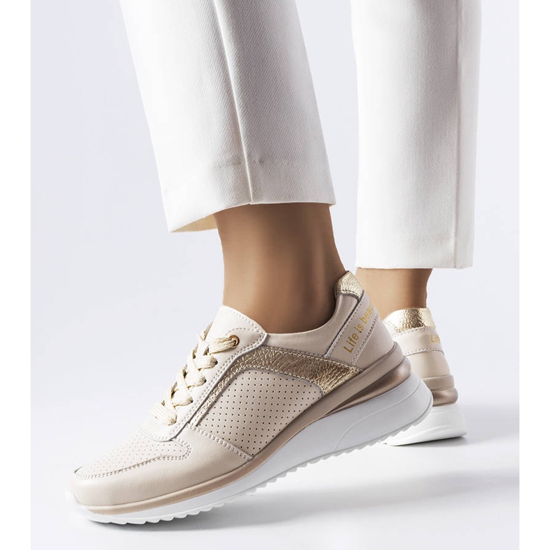 Beige durchbrochene Lederschuhe Trás 1