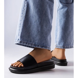 BM Schwarze Hausschuhe auf der Paquette-Plattform 2