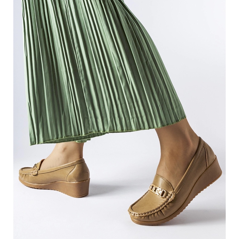 Braune Mokassins mit Keilschnalle von Lerino beige 1