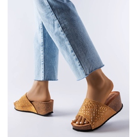 Dunkelbeige Keilsandaletten von Guymon 2