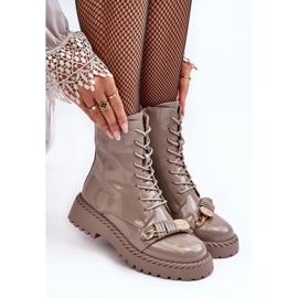 Damen-Worker-Stiefeletten aus Lackleder mit Verzierung Beige S.Barski MR870-67 1