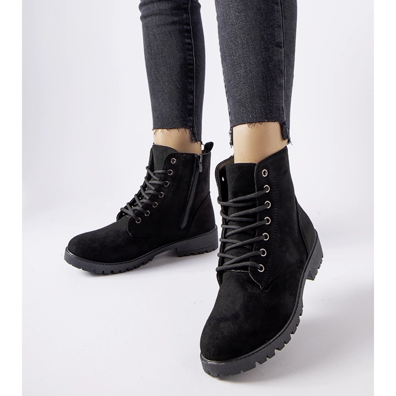 Inna Schwarze, isolierte Rosing-Stiefel aus Öko-Wildleder 1