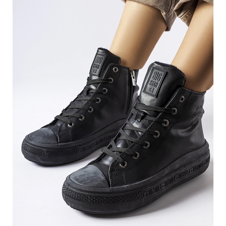 Schwarze isolierte Sneakers Big Star MM274023 1