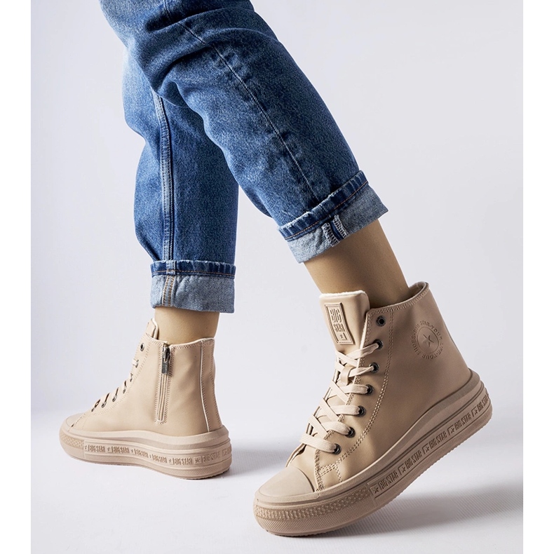 Beige isolierte Sneakers Big Star MM274022 1