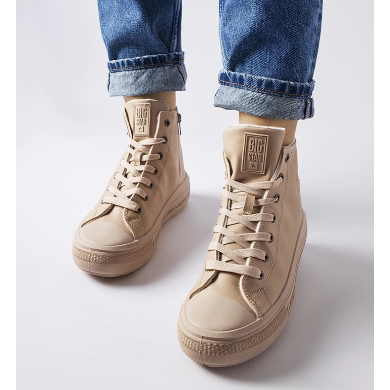 Beige isolierte Sneakers Big Star MM274022 2
