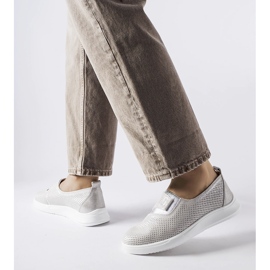 Ethels silberne perforierte Ledersneaker 1